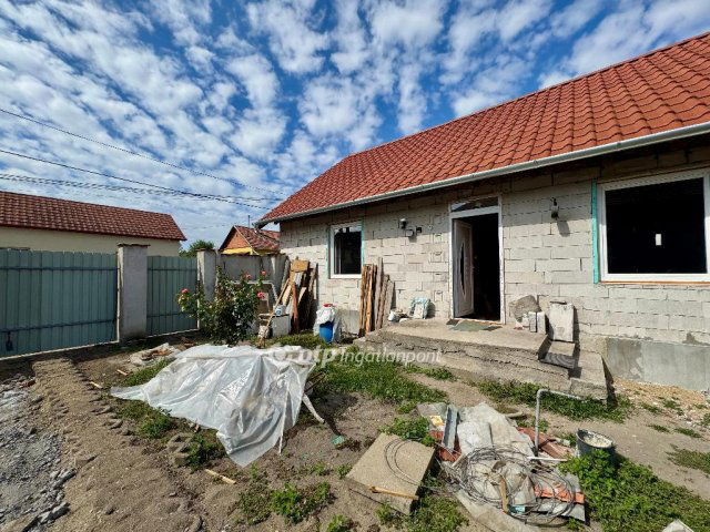 Eladó családi ház, Sándorfalván 42 M Ft, 2 szobás