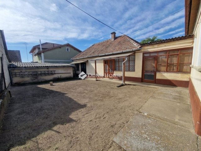 Eladó családi ház, Baján 54.99 M Ft, 4 szobás