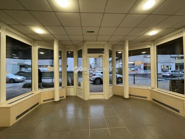 Kiadó üzlethelyiség, Zalaegerszegen 300 E Ft / hó