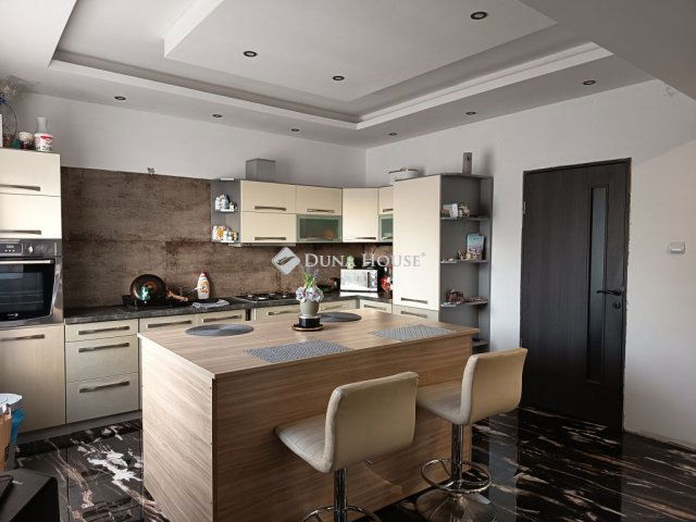 Eladó családi ház, Makón 52.5 M Ft, 3 szobás