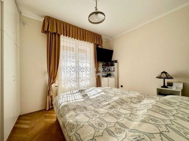 Eladó téglalakás, Pécsett 89.5 M Ft, 4 szobás