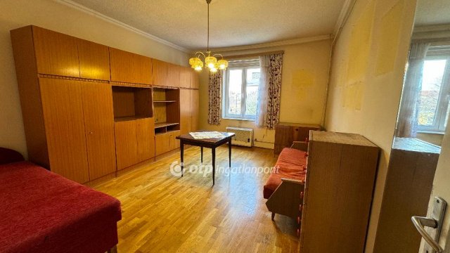 Eladó téglalakás, Pápán 42.9 M Ft, 2 szobás