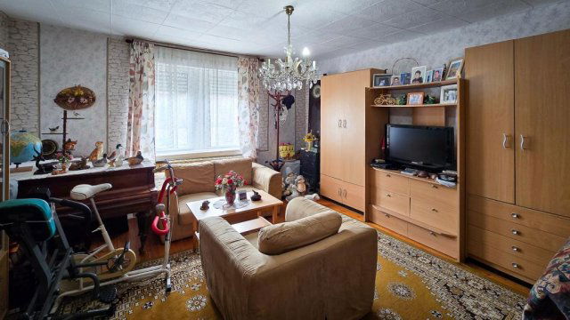 Eladó családi ház, Dunaharasztin 108.99 M Ft, 7 szobás