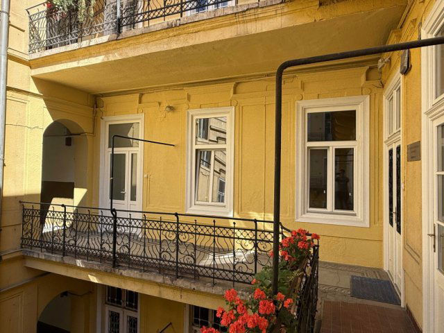 Eladó téglalakás, Budapesten, VIII. kerületben, Rákóczi úton
