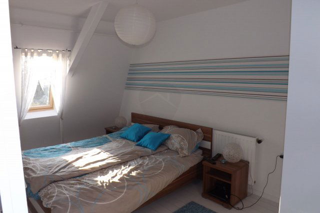 Eladó téglalakás, Pápán 317.5 M Ft, 30 szobás