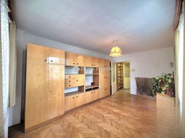 Eladó családi ház, Budapesten, III. kerületben 76.5 M Ft