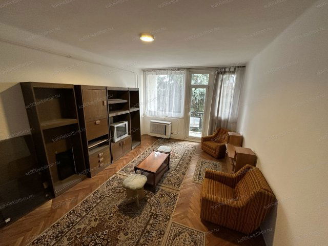 Eladó téglalakás, Jászberényben 33 M Ft, 2 szobás