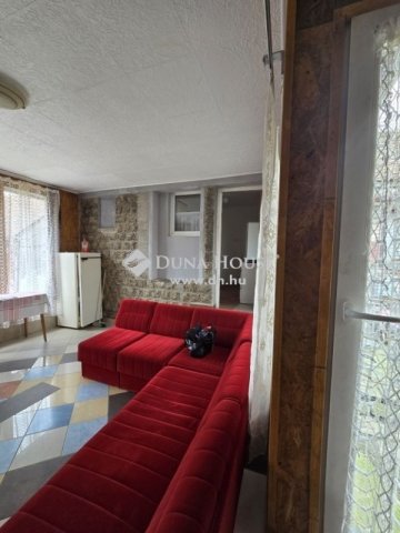 Eladó családi ház, Pécsett 18.5 M Ft, 2+2 szobás