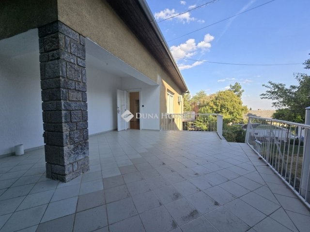 Kiadó téglalakás, albérlet, Pécsett 350 E Ft / hó, 3 szobás