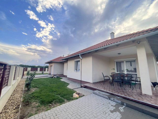 Eladó családi ház, Tökölön 129.9 M Ft, 4 szobás