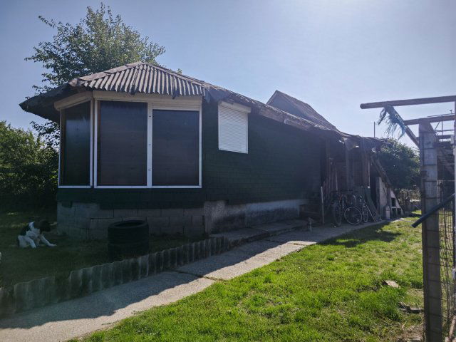 Eladó családi ház, Környén 23400 M Ft, 2+1 szobás