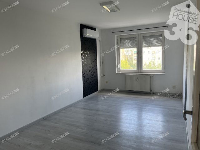 Eladó panellakás, Dunaföldváron 24.9 M Ft, 2 szobás