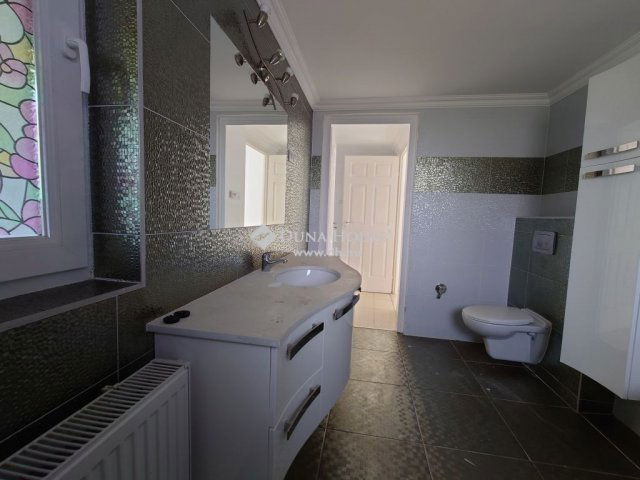 Eladó családi ház, Pilisborosjenőn 193 M Ft, 6 szobás