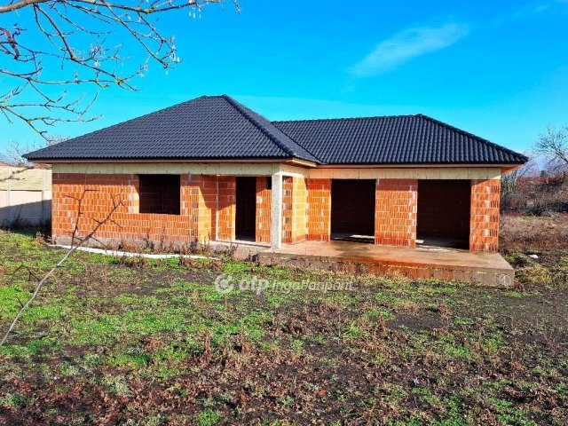 Eladó családi ház, Békéscsabán 93 M Ft, 3 szobás