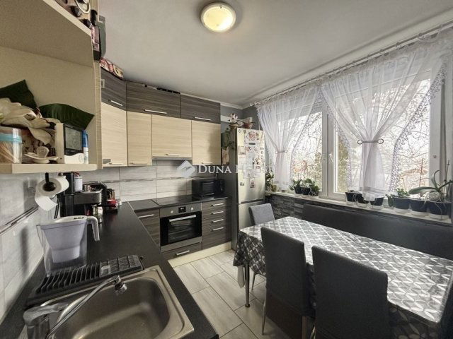 Eladó panellakás, Debrecenben 62.9 M Ft, 3 szobás