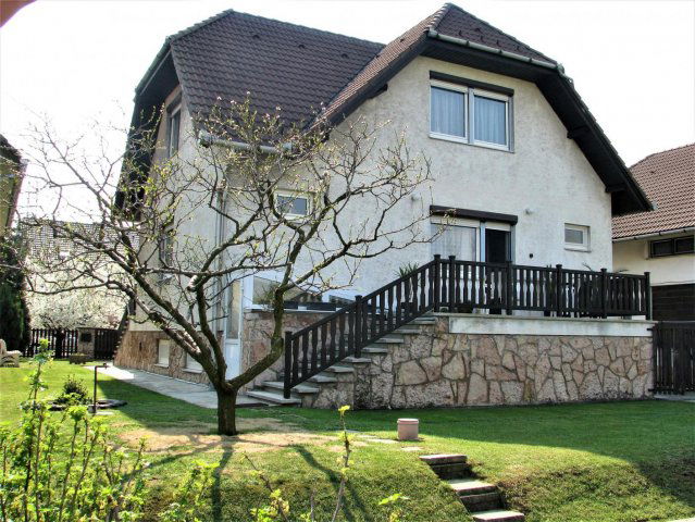 Eladó családi ház, Tatabányán 115 M Ft, 4 szobás