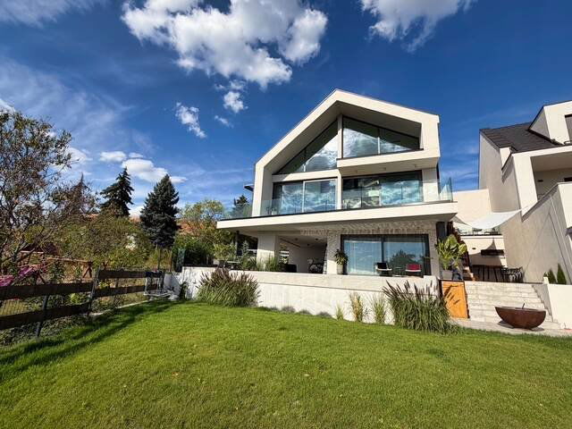 Eladó családi ház, Sukorón 370 M Ft, 5 szobás