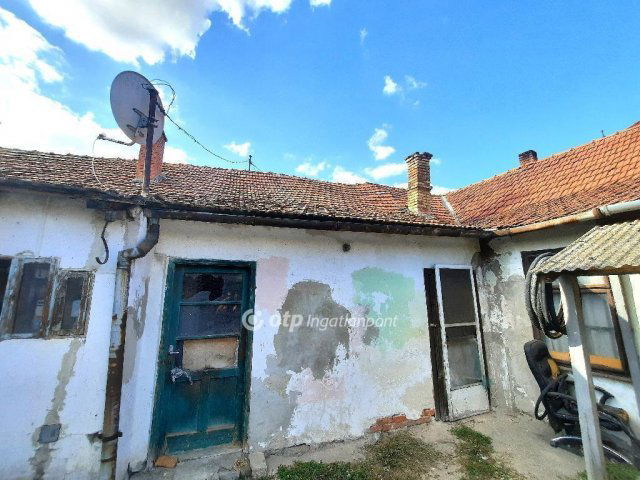 Eladó téglalakás, Kiskunfélegyházán 14 M Ft, 2 szobás