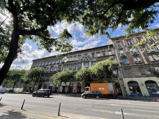 Eladó téglalakás, Budapesten, IX. kerületben, Üllői úton