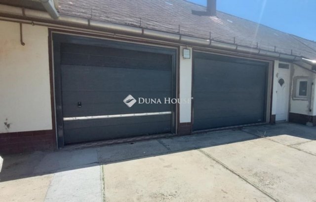 Eladó családi ház, Makón 104.99 M Ft, 4 szobás