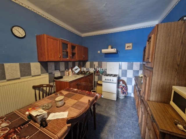 Eladó családi ház, Szászváron 9.99 M Ft, 2 szobás