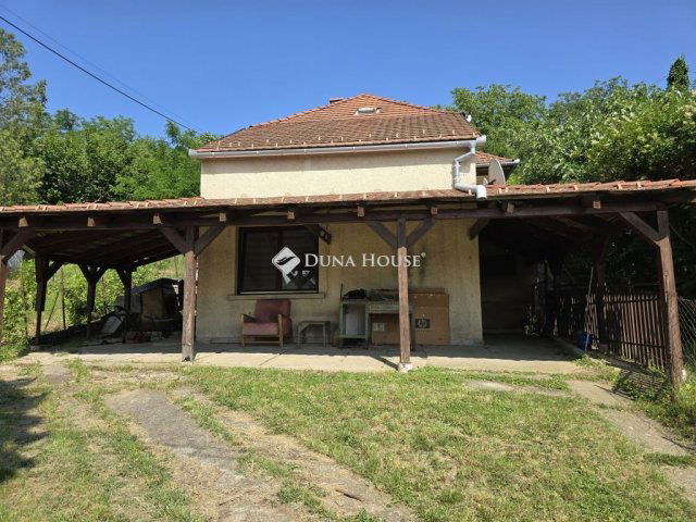 Eladó családi ház, Pécsett 44.9 M Ft, 4 szobás