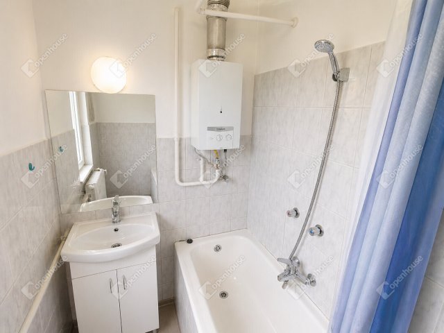 Eladó téglalakás, Pétfürdőn 36 M Ft, 2 szobás