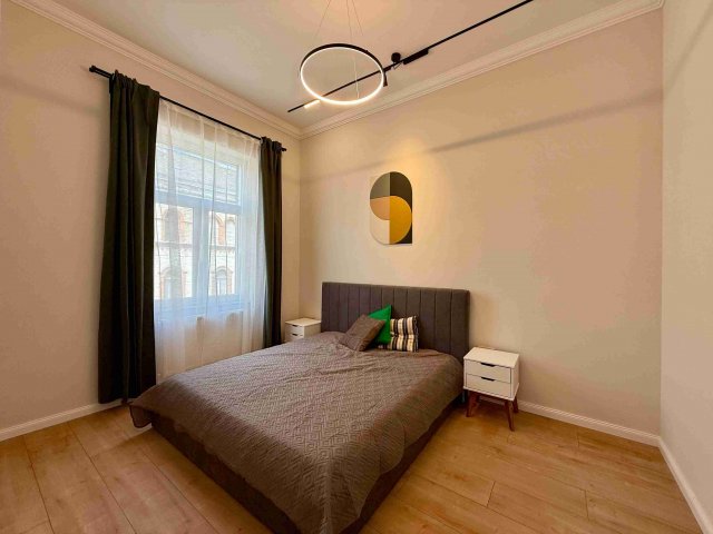 Eladó téglalakás, Budapesten, IX. kerületben 200 M Ft, 5 szobás