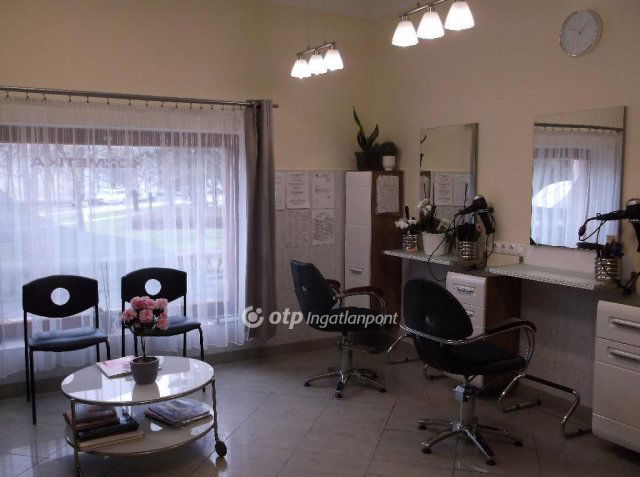 Eladó családi ház, Gyöngyösön 109 M Ft, 4 szobás