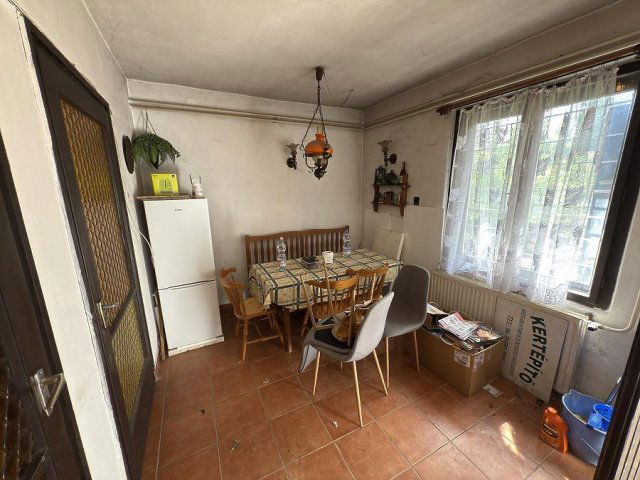 Eladó családi ház, Szentendrén 92.9 M Ft, 6 szobás