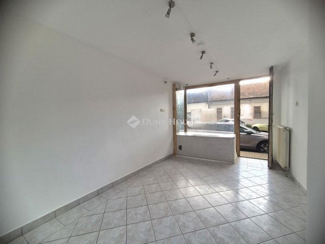 Kiadó üzlethelyiség, Budapesten, III. kerületben 250 E Ft / hó