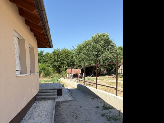 Eladó családi ház, Bugyin 96 M Ft, 3 szobás