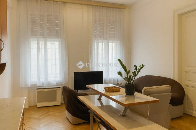 Eladó téglalakás, Budapesten, VI. kerületben 87.6 M Ft, 3 szobás