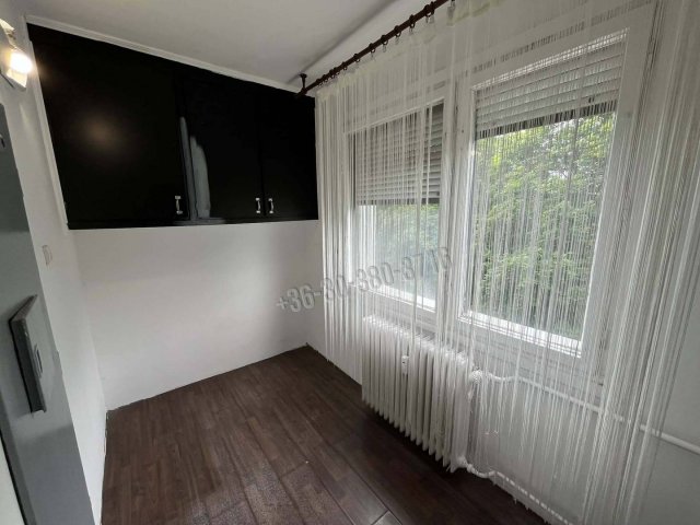 Eladó panellakás, Dunaújvárosban 25.9 M Ft, 1 szobás