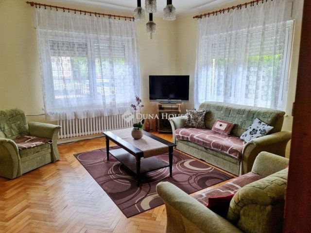 Eladó családi ház, Vácon 105 M Ft, 5 szobás
