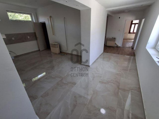 Eladó családi ház, Cegléden 53 M Ft, 3 szobás
