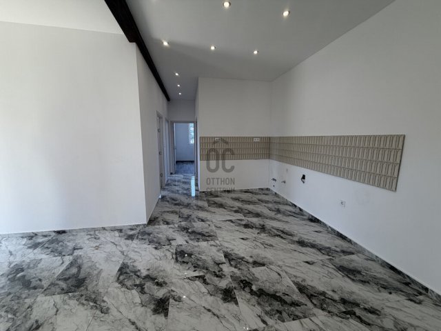 Eladó családi ház, Újszászon 50 M Ft, 5 szobás