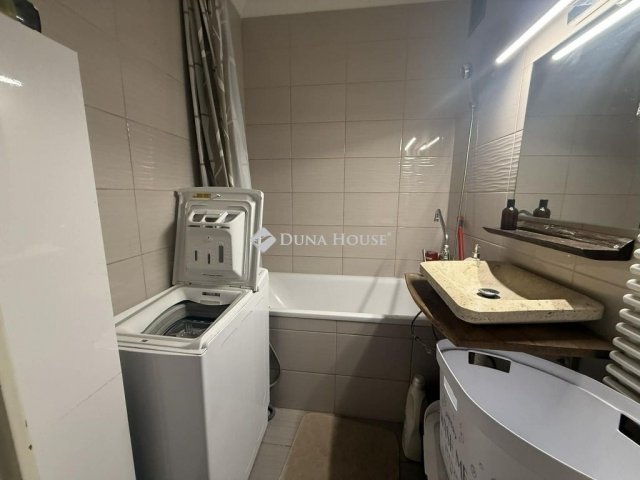 Eladó panellakás, Százhalombattán 59.9 M Ft, 2 szobás