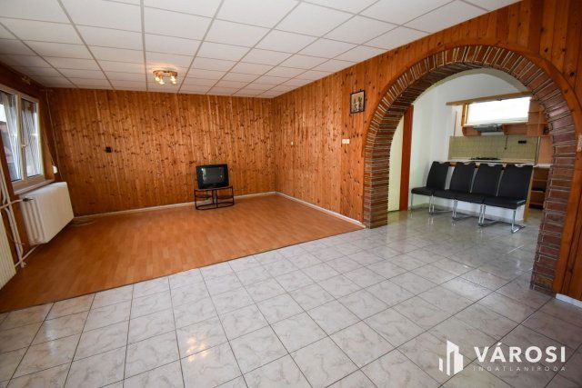 Eladó családi ház, Banán 82 M Ft, 6 szobás
