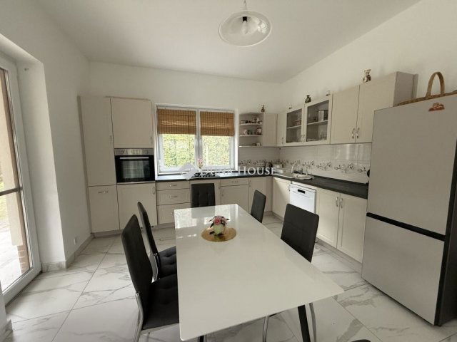 Eladó családi ház, Esztergomban 98 M Ft, 3 szobás