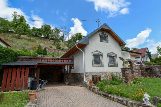 Eladó családi ház, Ábrahámhegyen 124.9 M Ft, 2+2 szobás