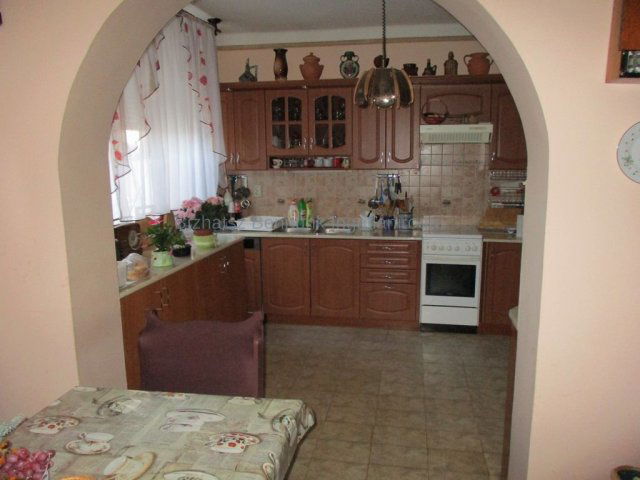 Eladó családi ház, Nyíregyházán 69 M Ft, 6 szobás