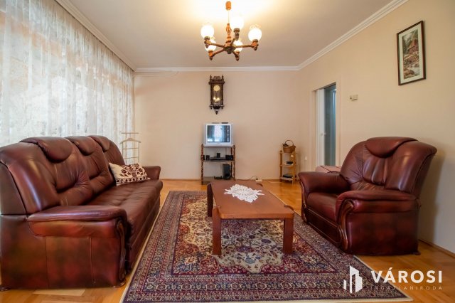 Eladó családi ház, Magyaralmáson 69.99 M Ft, 4 szobás