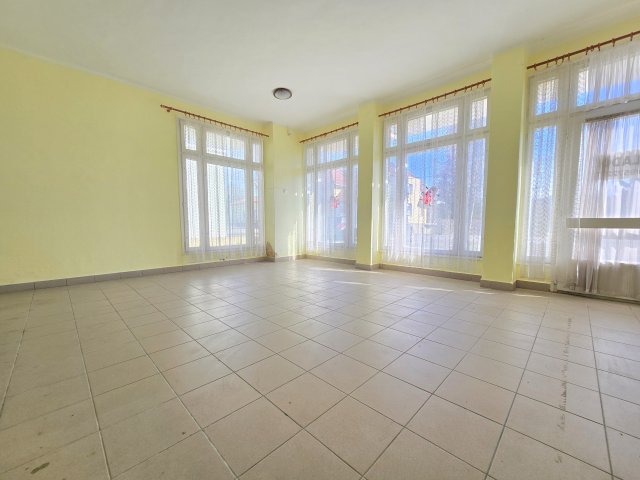 Eladó üzlethelyiség, Zalaegerszegen 48 M Ft