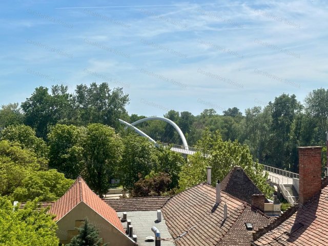 Eladó téglalakás, Szolnokon 98.9 M Ft, 4+1 szobás