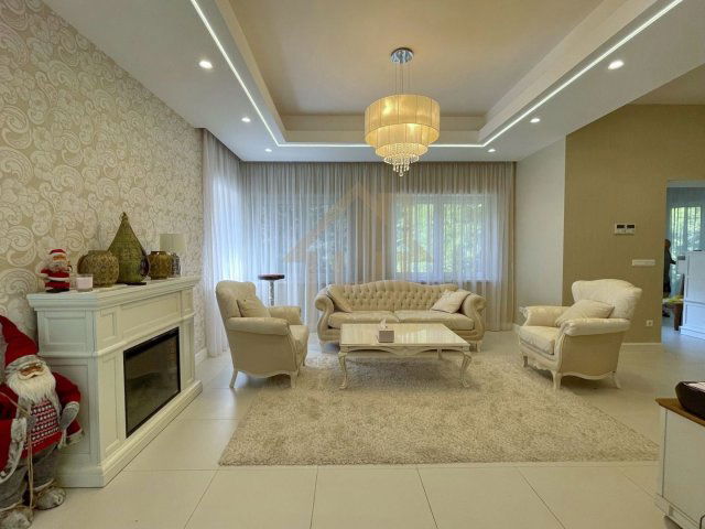 Eladó családi ház, Debrecenben 560 M Ft, 6 szobás