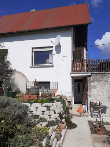 Eladó családi ház, Pécsett 50 M Ft, 3 szobás