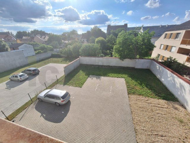 Kiadó garázs, Szegeden, Móra utcában 15 E Ft / hó