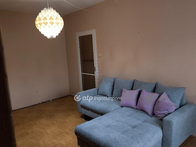 Eladó panellakás, Pécsett 35 M Ft, 1+1 szobás