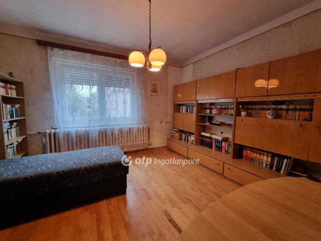 Eladó családi ház, Pápán 42.5 M Ft, 2+1 szobás